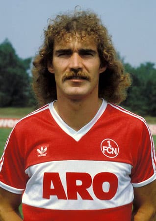 Horst Weyerich im Jahr 1983. Der Abwehrspieler spielt während seiner aktiven Karriere von 1975 bis 1985 nur für den 1. FC Nürnberg. Er kommt auf 230 Spiele und 48 Tore.