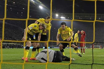 Der Moment, der alle Zweifel über die Saison 2011/2012 beseitigte: Dortmunds Torhüter Roman Weidenfeller hält den Elfmeter von Bayerns Arjen Robben. Der BVB gewinnt das Spitzenspiel gegen Verfolger München mit 1:0 und hat nach dem 30. Spieltag satte sechs Punkte Vorsprung.