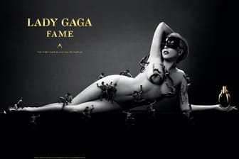 In einer Werbung für ihr neues Parfum zeigt sich Lady Gaga komplett hüllenlos.