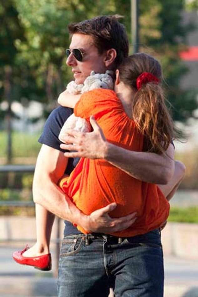 Im New Yorker Appartement von Katie Holmes hat Hollywoodstar Tom Cruise seine Tochter Suri abgeholt. Es war das erste Treffen der beiden seit der Trennung des Ehepaares.
