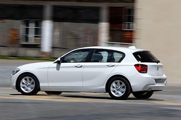 Zudem bietet der BMW Heckantrieb. Der Verbrauch liegt bei niedrigen 4,3 Litern auf 100 Kilometern. Der Schwede ist allerdings noch sparsamer und genehmigt sich nur 3,6 Liter Diesel nach EU-Norm.