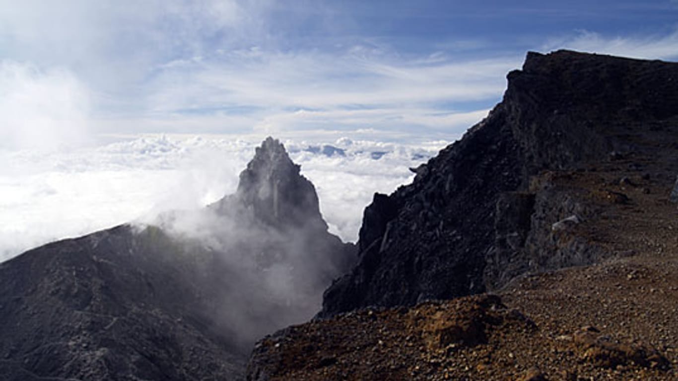 Vulkanlandschaft Sumatras: Mit einer gewaltigen Explosion ist vor rund 75.000 Jahren die Insel Samosir entstanden.