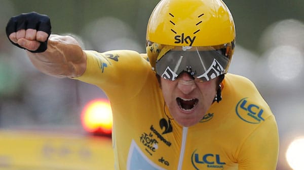 Gefühlsausbrauch: Bradley Wiggins weiß beim Überqueren des Zielstrichs, dass der Toursieg ihm gehört.