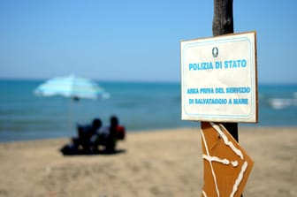 Privatisierter Strand bei Fiumicino, nahe Rom.
