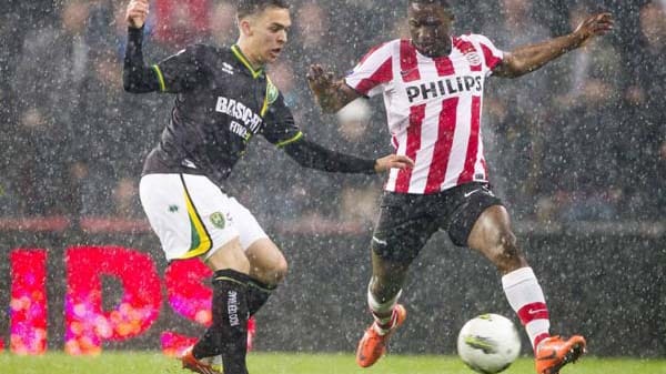 Gute Linksverteidiger sind auf dem internationalen Markt immer gefragt. Jetro Willems (re.) hat trotz seiner erst 18 Jahre bereits Erfahrung sammeln können. Bei der PSV Eindhoven blickt er auf 20 Liga-Spiele sowie sechs Einsätze in der Europa League zurück. Zudem debütierte der athletische Defensivspieler in der holländischen Nationalmannschaft und kam auch bei der EM zum Einsatz.