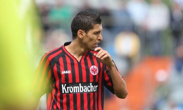 Platz 9: Aufsteiger Eintracht Frankfurt hat mit Krombacher einen neuen Trikotsponsor und darf sich über 5,5 Millionen Euro freuen.