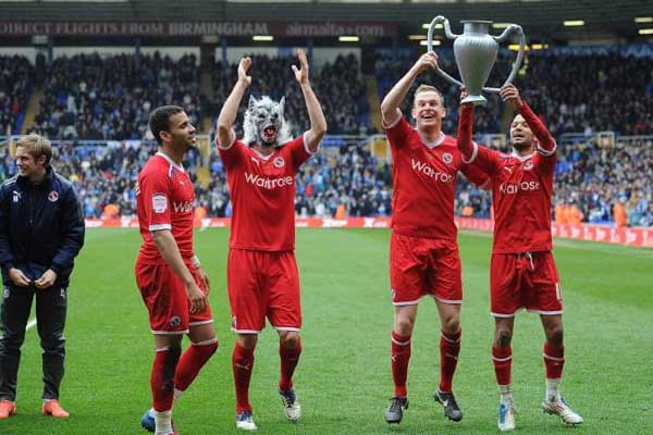 Nach vier Jahren Abstinenz ist der FC Reading zurück in Englands Spitzenliga. Das entscheidende Spiel gegen Nottingham konnte knapp gewonnen werden. Mikele Leigertwood schoss das goldene Tor in die Premier League. Nachdem man im vergangenen Jahr nach dem verlorenen Relegationsspiel noch Swansea City den Vortritt lassen mussten, konnten sie zwei Spieltage vor Saisonende nicht mehr von einem der ersten beiden Plätzen verdrängt werden.