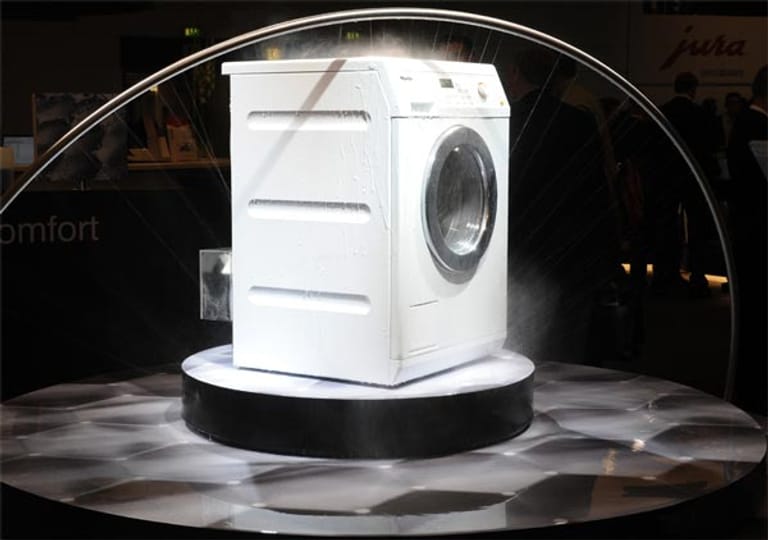 Waschmaschinen haben seit 1991 einen großen Preisverlust erlitten. Mussten die Menschen damals noch 51:44 Stunden für eine Maschine schuften, sind es im Jahre 2011 nur noch 27:55 Stunden