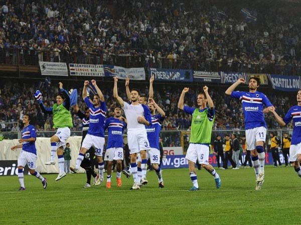 Sampdoria Genua hat den sofortigen Wiederaufstieg in die Serie A geschafft. Dank eines Sieges im Relegationsrückspiel gewann das Team vom Mittelmeer durch ein Tor von Nicola Pozzi in der Schlussminute 1:0 (0:0) beim AS Varese. In die Playoffs war das Team als Sechster der Tabelle gegangen und hatte sich zuvor im Playoff-Halbfinale gegen Sassuolo Calcio durchgesetzt. Nach dem überraschenden Abstieg vor einem Jahr kehren die Ligurier damit postwendend in die Serie A zurück.