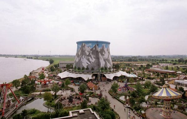 Das stillgelegte Kernkraftwerk "Schneller Brüter" in Kalkar verwandelten die Niederländer ebenfalls in einen Freizeitpark mit Hotel - das "Wunderland Kalkar".