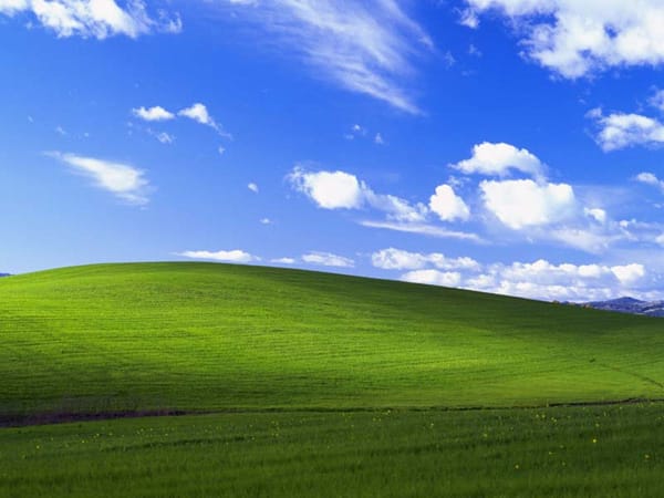 "Bliss": Der Standard-Desktop von Windows XP wie ihn Millionen Computer-Nutzer kennen.