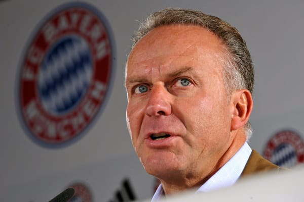 Bayerns Vorstandsboss Karl-Heinz Rummenigge gießt beim Thema Lars Bender erneut Öl ins Feuer.
