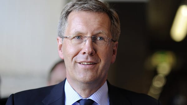 So kennt man Christian Wulff über Jahre als Ministerpräsident von Niedersachsen und später als Bundespräsident. Nett, dynamisch und ein bisschen bieder.