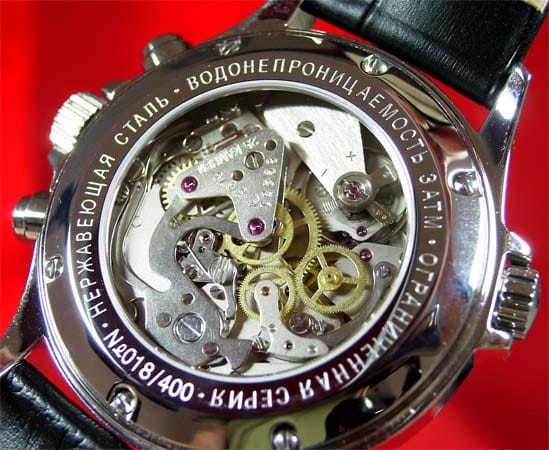 Auch die Rückseite der "Sturmanski Gagarin" ist ein Highlight der Uhr.