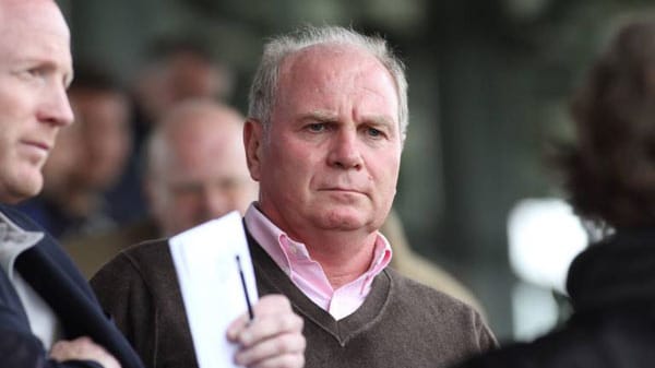 Uli Hoeneß will erst Titel gewinnen, bevor er wieder große Töne aus München kommen. Uli Hoeneß will erst Titel gewinnen, bevor er wieder große Töne aus München kommen.