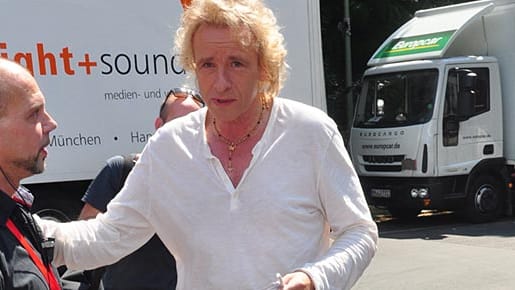 Deutlich schlanker als zuletzt erschien Thomas Gottschalk bei der Aufzeichnung der ersten Castings für "Das Supertalent". Deutlich schlanker als zuletzt erschien Thomas Gottschalk bei der Aufzeichnung der ersten Castings für "Das Supertalent".