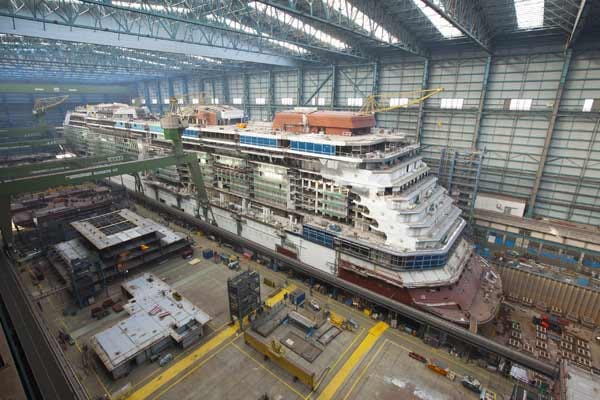 Noch tüfteln die Schiffsbauer der Papenburger Meyer Werft an dem neuen Kreuzfahrtschiff von Celebrity Cruises, der "Celebrity Reflection".