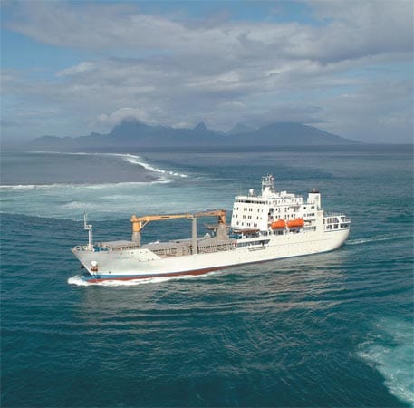 Eine Reise ins Paradies von Französisch-Polynesien verspricht eine Fahrt auf dem kombinierten Passagier- und Frachtschiff "Aranui 3" von Papeete auf Tahiti aus zu den Marquesas-Inseln.