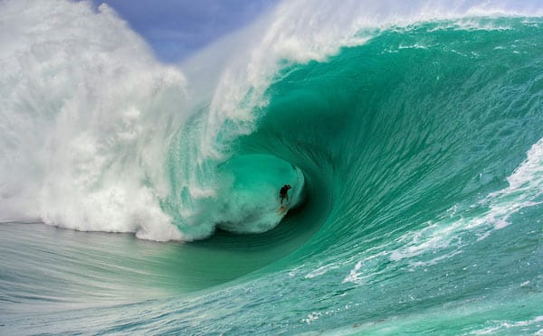 Nathan Fletcher wurde für seinen Wellenritt vor Tahiti ausgezeichnet. Hier surfte er die größte "Tube", also den Tunnel, der von der Welle gebildet wird. 15.000 Dollar gibt es dafür.