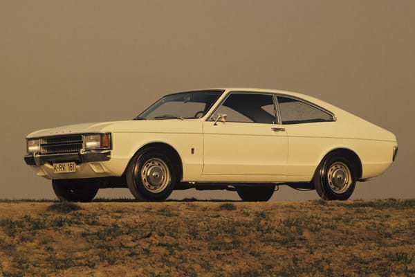 Das Coupe der ersten Baureihe von Ford Consul/Granada von 1972 wies eine elegante schräg abfallende Hecklinie auf.