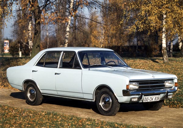 Das war auch nötig, denn der Opel Rekord C von 1966 ließ den Granada-Vorgänger Ford 20/26 M im wahrsten Sinn des Wortes alt aussehen. Die erfolgreiche Mittelklasse aus Rüsselsheim motivierte Ford zum Quantensprung beim neuen Granada.