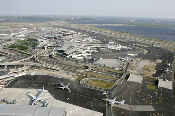 John F. Kennedy International Airport: Das bekannteste Merkmal des Flughafens ist wohl das originale TWA Terminal, das 1962 während der goldenen Jahre der Luftfahrt fertiggestellt wurde.