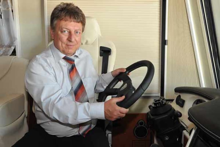 Das abnehmbare Lenkrad von Morelo für Wohnmobile auf Basis des Iveco "Daily" erlaubt das bequeme Drehen des Fahrersitzes um 180 Grad.