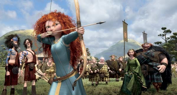 "Merida - Legende der Highlands": Der quirlige Lockenschopf ist die Tochter eines Clan-Chefs und will sich nicht verheiraten lassen.