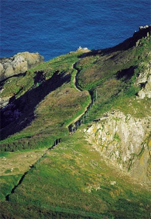 Schönheit - entlang Guernseys Klippen lassen sich ausgedehnte Spaziergänge unternehmen.