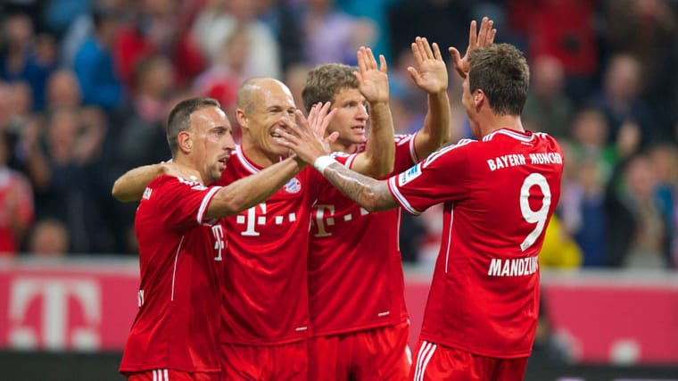 Der FC Bayern verbucht in der Saison 2012/2013 einen Punkterekord: Die Münchner sammeln 91 Zähler und damit zehn mehr als der BVB, der sich den Rekord in der Vorsaison geschnappt hatte.