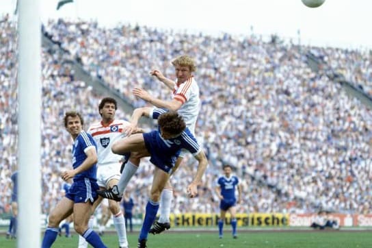 Stürmer Horst Hrubesch erlebt mit dem HSV 1982/83 eine erfolgreiche Zeit.
