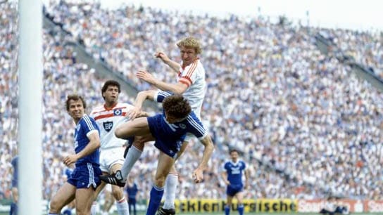 Stürmer Horst Hrubesch erlebt mit dem HSV 1982/83 eine erfolgreiche Zeit. Stürmer Horst Hrubesch erlebt mit dem HSV 1982/83 eine erfolgreiche Zeit.