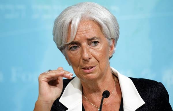 IWF-Chefin Christine Lagarde lobt die Ankündigungen von EZB-Chef Draghi, den Euro zu stützen. Trotzdem findet sie, dass noch deutlich mehr unternommen werden kann, um die Krise zu lösen.