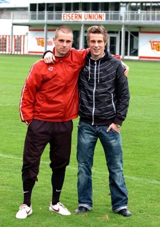 Auch Familie Bönig hat sich dem Fußball verschrieben: Sebastian (li.) spielte in der 2. Liga für LR Ahlen und eine Spielklasse drunter für den 1. FC Union, Philipp (re.) steht seit 2003 beim VfL Bochum unter Vertrag. Vincent, der Jüngste des Trios, spielt im Nachwuchs des FC Bayern.