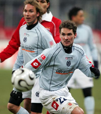 Auch die Weilands, Niclas (vorn) und Dennis, spielten gemeinsam in einem Klub: Beim FSV Mainz 05, von 2001 bis 2006. Sie waren beim ersten Bundesliga-Aufstieg der Mainzer dabei. Niclas, 1972 geboren und zwei Jahre älter als sein Bruder, hörte nach vielen Verletzungen auf, sein Bruder war danach noch bei Eintracht Braunschweig und Waldhof Mannheim.