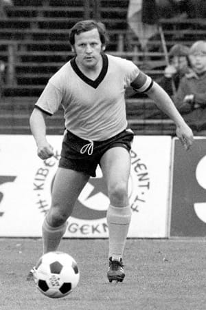 Dieter "Hoppy“ Kurrat (hier am Ball) und sein Bruder Hans-Jürgen spielten beide für Borussia Dortmund. Hans Jürgen allerdings in der Bundesliga nur einmal, sein Bruder wurde Deutscher Meister (1963), DFB-Pokal- (1965) und Europacupsieger (1966).