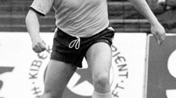 Dieter "Hoppy“ Kurrat (hier am Ball) und sein Bruder Hans-Jürgen spielten beide für Borussia Dortmund. Hans Jürgen allerdings in der Bundesliga nur einmal, sein Bruder wurde Deutscher Meister (1963), DFB-Pokal- (1965) und Europacupsieger (1966).