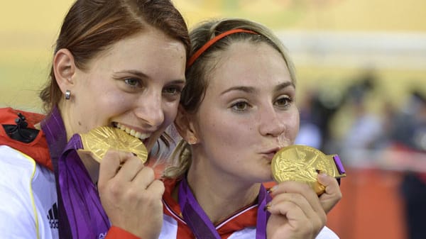 Miriam Velte und Kristina Vogel hatten sich eigentlich schon mit Silber abgefunden. Miriam Velte und Kristina Vogel hatten sich eigentlich schon mit Silber abgefunden.