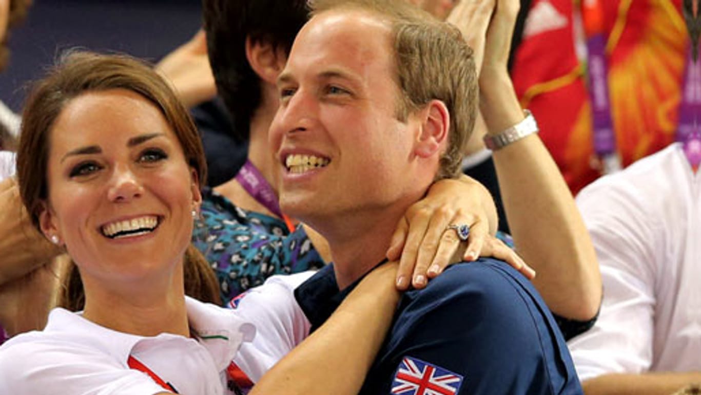 Kate und William freuen sich über die Goldmedaille für das britische Team.