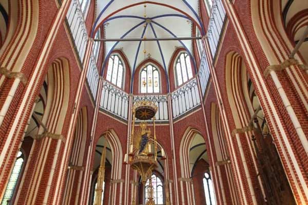 Mecklenburg-Vorpommern schlägt das Doberaner Münster vor. Das 1182 gegründete Münster war das erste christliche Kloster des Landes.