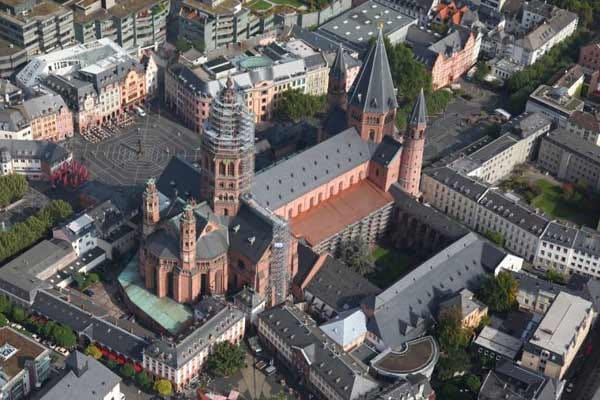 Zudem sollen die romanischen Dome in Mainz und Worms das Welterbe Dom zu Speyer erweitern.
