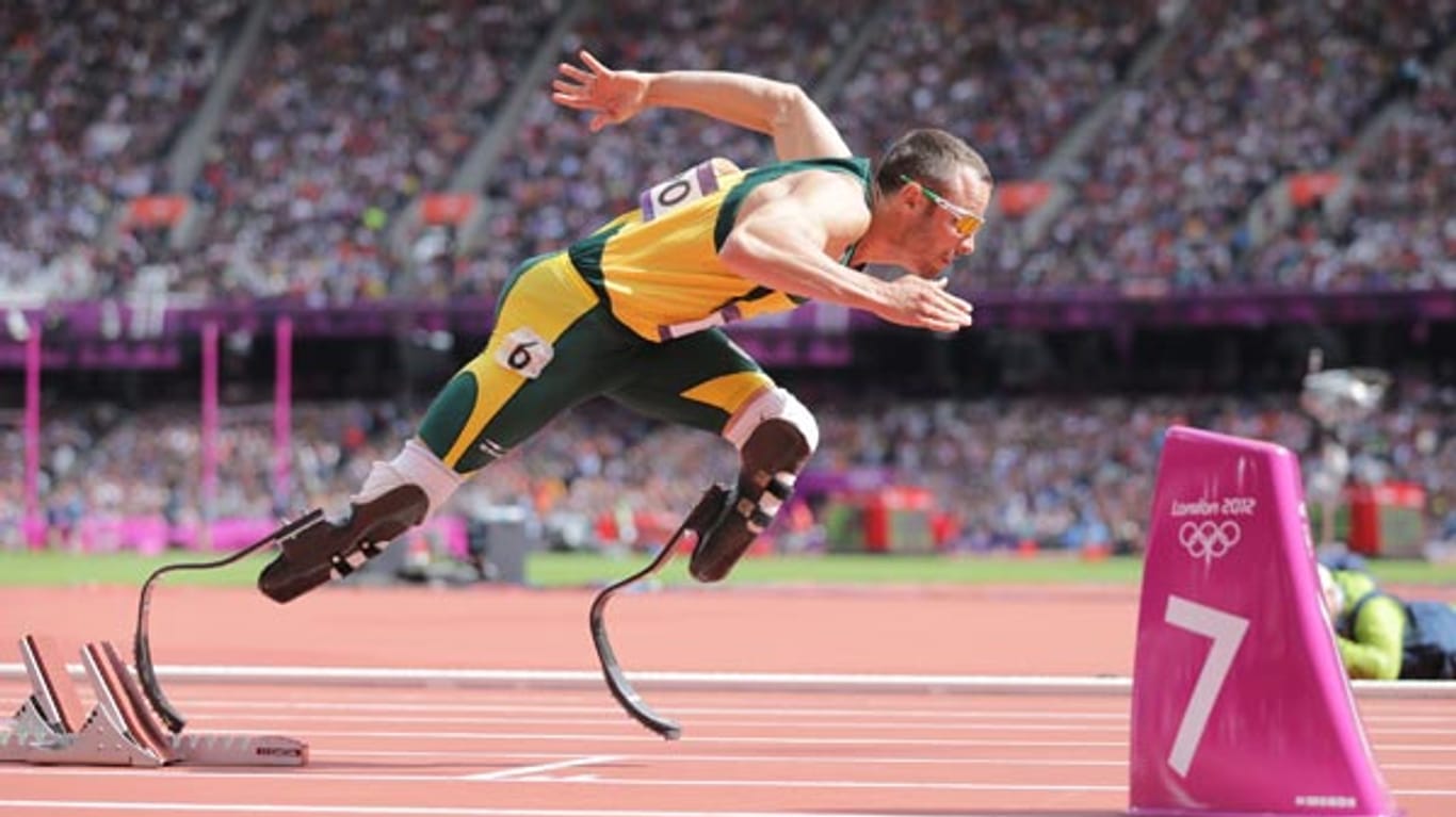 Der Südafrikaner Oscar Pistorius macht seinen olympischen Traum wahr und läuft über 400 Meter ins Halbfinale.