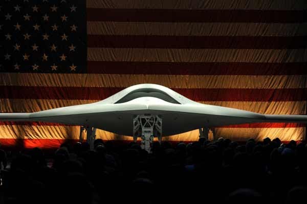 X-47B: Der Rüstungskonzern Northrop Grumman erhielt im August 2007 von der U.S. Navy den Auftrag zur Entwicklung der Stealth-Drohne. X-47B: Der Rüstungskonzern Northrop Grumman erhielt im August 2007 von der U.S. Navy den Auftrag zur Entwicklung der Stealth-Drohne.