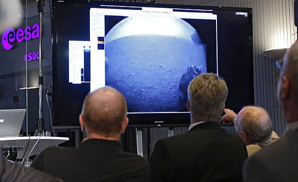 Ebenso bei der ESA in Darmstadt, die die Landung mit Hilfe der Sonde "Mars Express" mitgesteuert und gebannt verfolgt hatte.