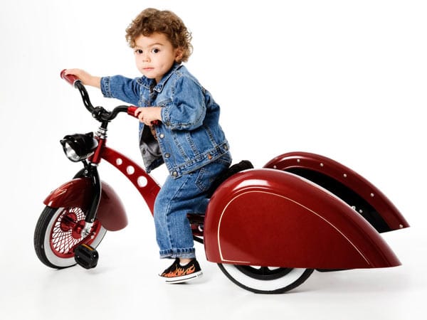 Der Clou: Ist Ihr Kind irgendwann zu groß für den "Roddler", lässt er sich für knapp 750 Euro auch zum "Enzo Trike"-Dreirad umbauen.