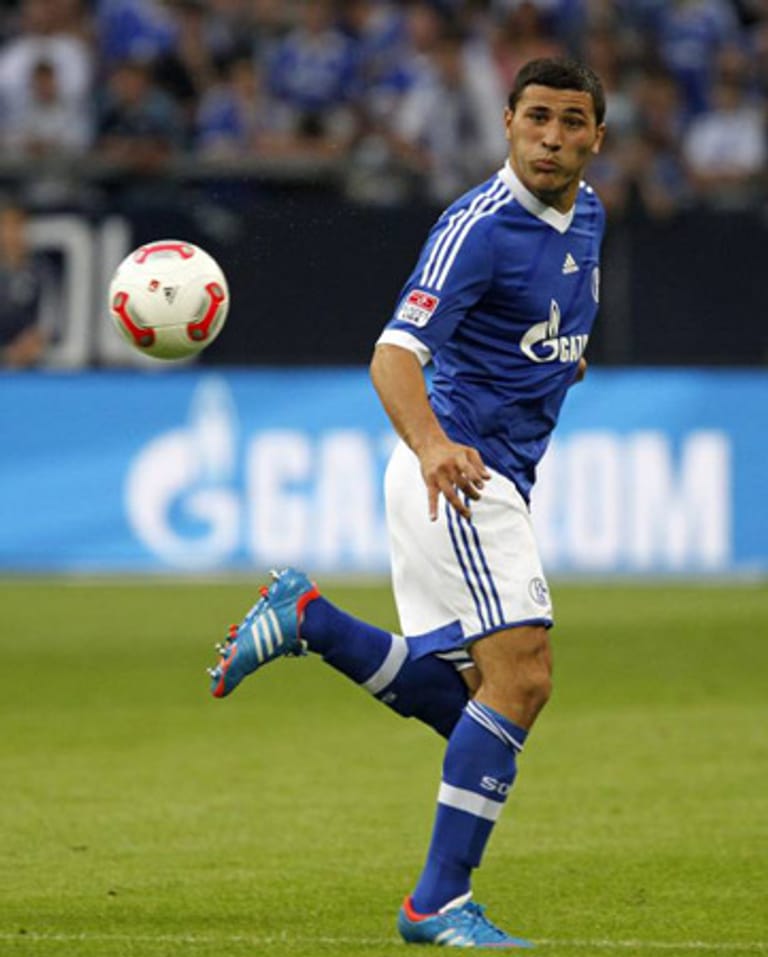 Sead Kolasinac unterschrieb Anfang Juni einen Profivertrag beim FC Schalke 04. Der Innenverteidiger durfte sogar schon im Testspiel gegen den AC Mailand mitmischen.