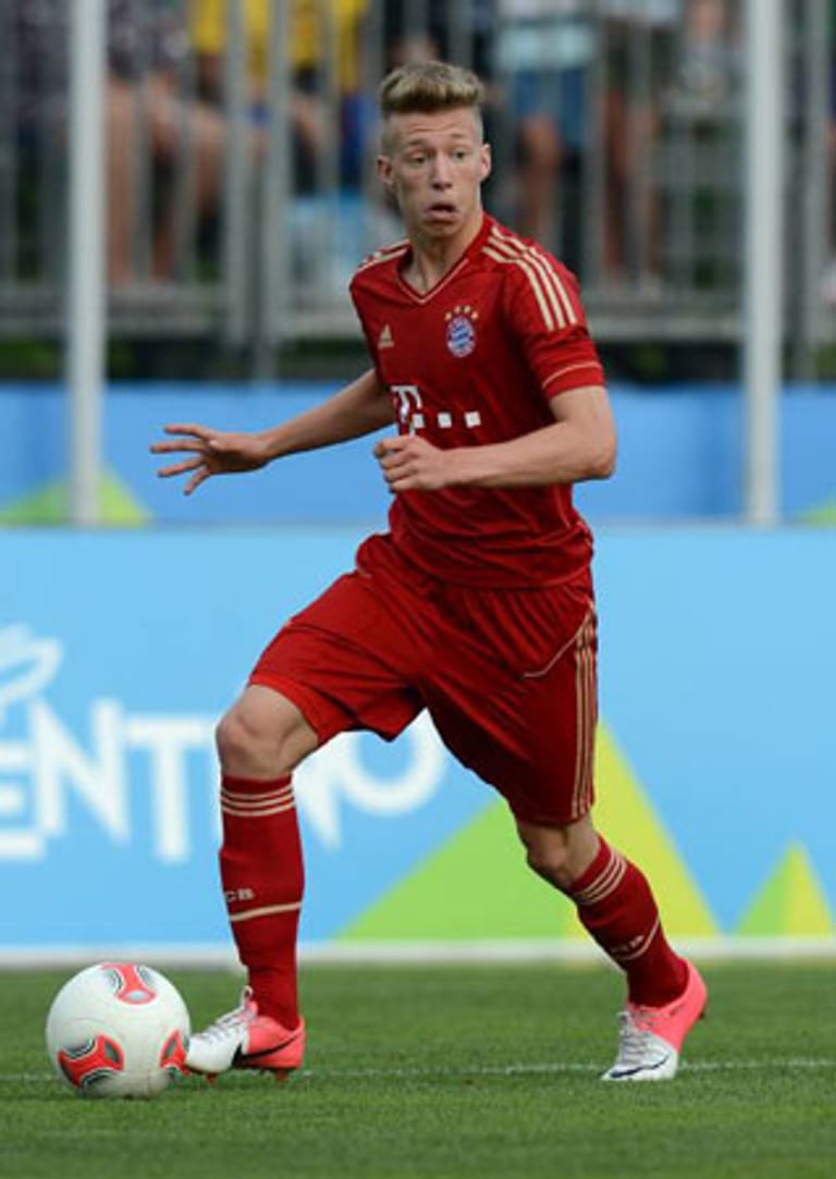 Mitchell Weiser ist neu im Kader des FC Bayern München, der Rekordmeister holte ihn für 500.000 Euro aus Köln. Der Außenbahnspieler soll zunächst Erfahrungen sammeln, in der Vorbereitung hinterließ er aber bereits einen starken Eindruck.