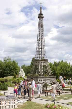 Im "France Miniature" steht natürlich das Wahrzeichen von Paris - der Eiffelturm.