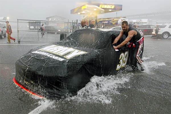 Ein Unwetter hat die Nascar-Serie in den USA heimgesucht und ein Todesopfer gefordert.