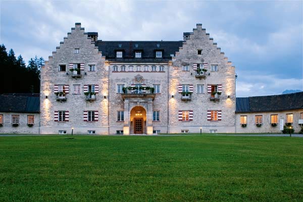 Das "Mary Portman House" ist das einzige englische Schloss im bayerischen Voralpenland und Haupthaus des "Das Kranzbach"-Wellness-Refugiums.